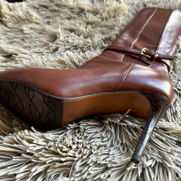 Chic Brown Leather Heeled Boots - Picture 4 of 4